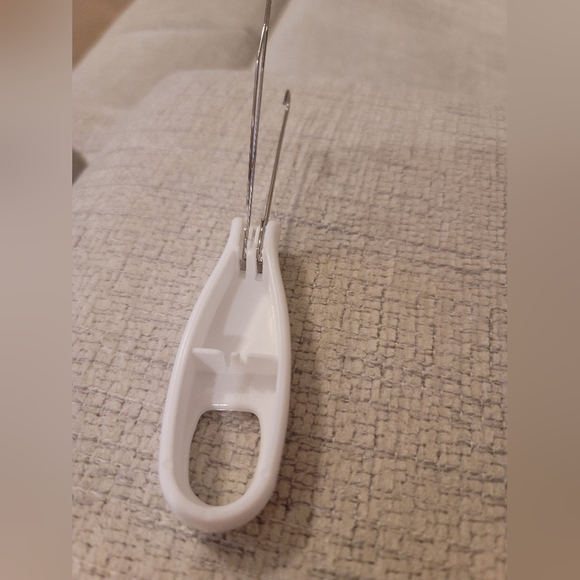 Boutique button and zipper aid / assistance tool 🔧 - Picture 3 of 6